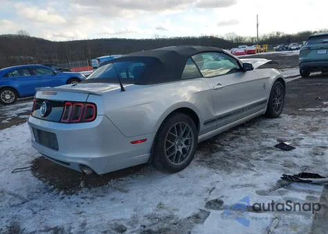 2013 Ford Mustang V6 Premium z USA, uszkodzony, nr VIN 1ZVBP8EM8D5265320